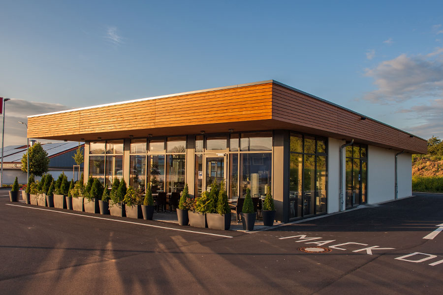 baeckerei-laden-langgoens-drive-in.jpg