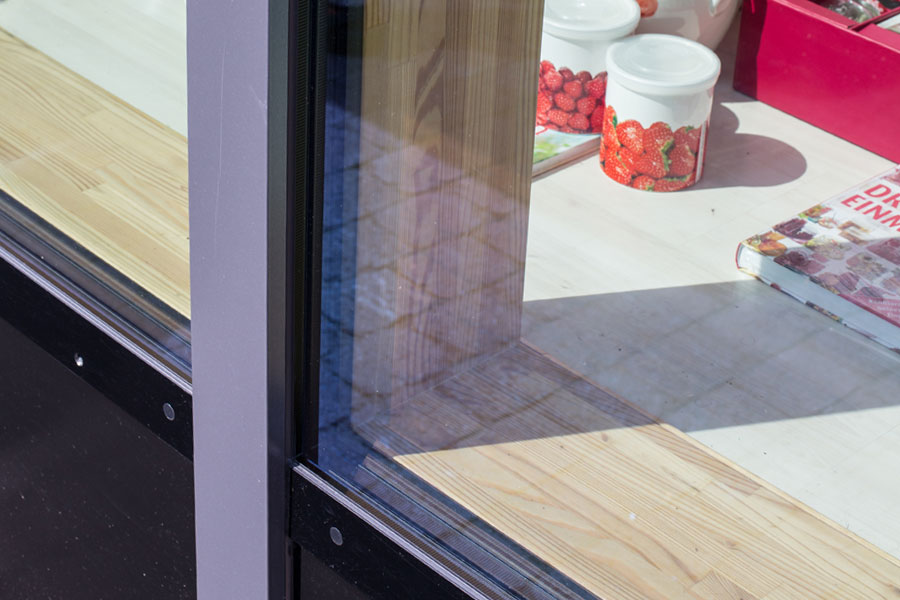 flaechenbuendiges-design-glas-holz.jpg