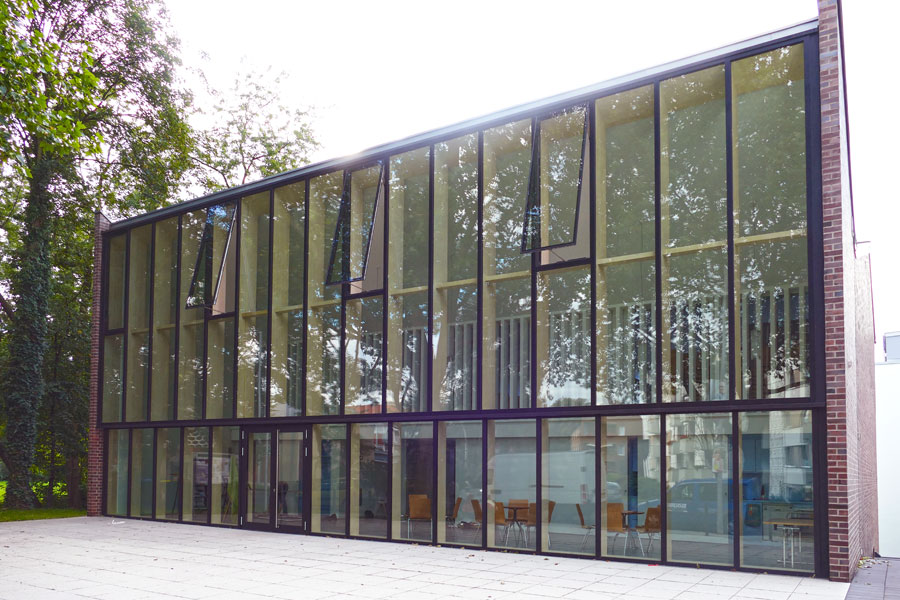 kirche-erweiterung-foyer-glas-holz.jpg