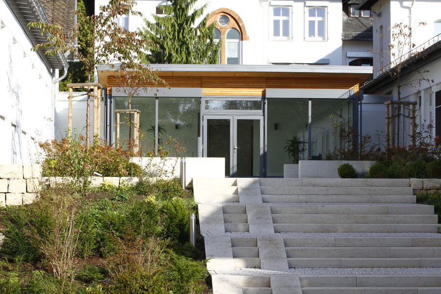 klinik-eingangsbereich-anbau-holzbau.jpg