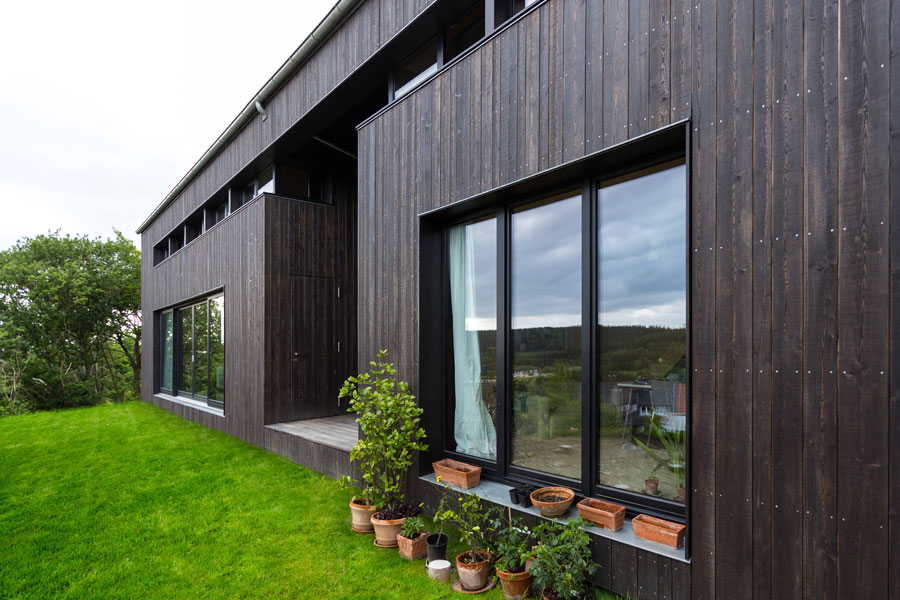 moderner-holzbau-scheune-wohnraum.jpg