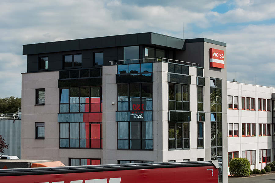 moderner-holzbau-weiss-haiger-1.jpg