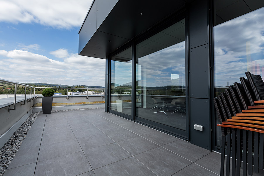 moderner-holzbau-weiss-haiger-3.jpg