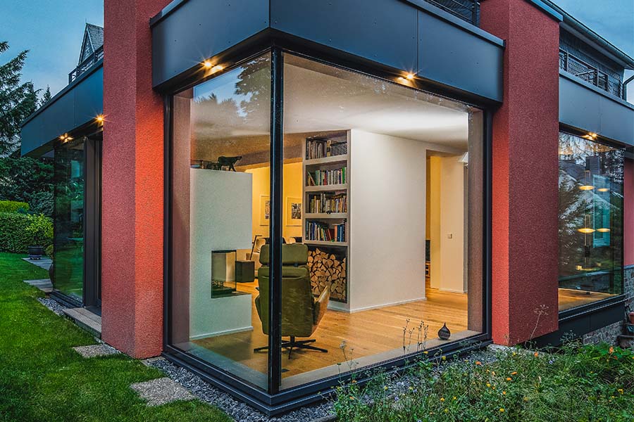 Anbau mit großformatiger Glasfassade