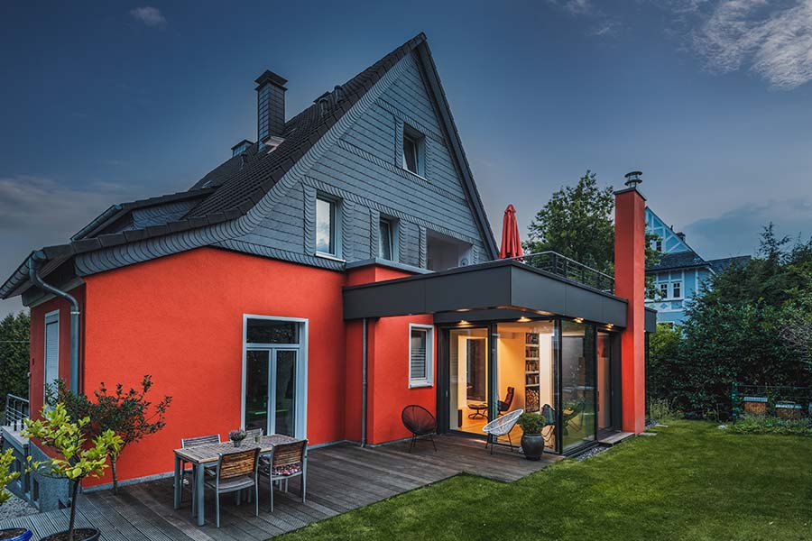 Moderner Anbau mit Terrassendach und Dachterrasse