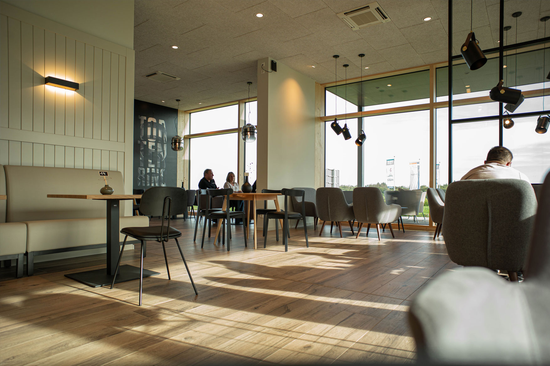 russ-holzbau-backshop-cafe-rothe-2
