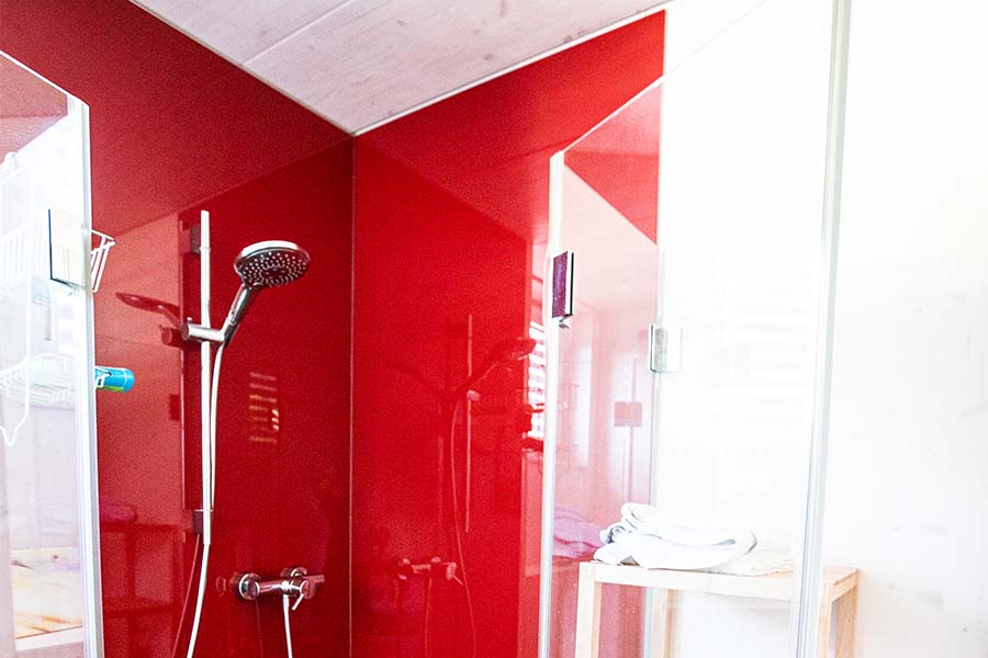 Dusche in schlüsselfertigem Ferienhaus-Modul