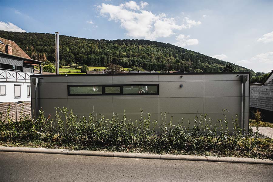 Ferienhaus mit HPL-Fassade und Oberlicht