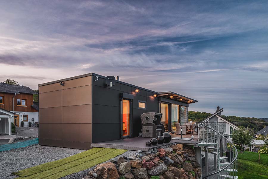 Wohnmodul mit HPL-Fassade und Terrasse