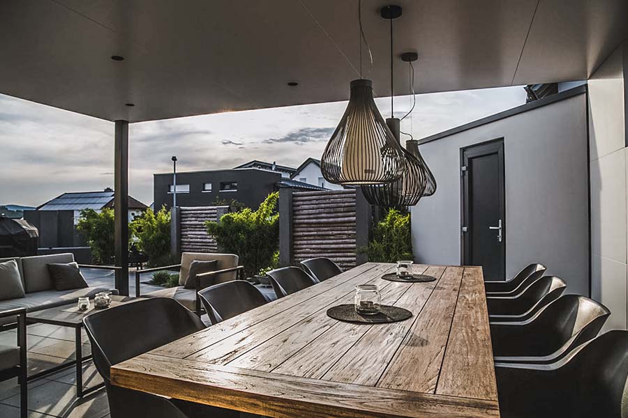 Terrassendach mit verkleideter Deckenuntersicht aus Holz
