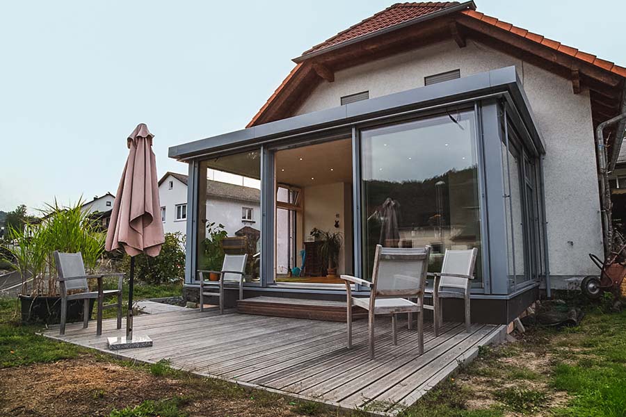 Frame Wintergarten mit Terrasse und raumhoher Schiebetür